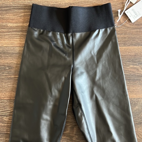 Good American RUBBERIZED ICON LEGGING - Picture 3 of 5